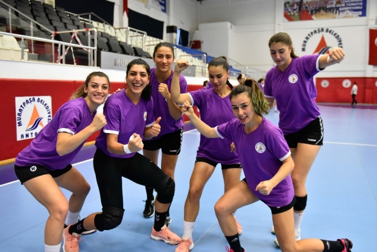 Kadın Hentbol Takımında Hedef Süper Kupa