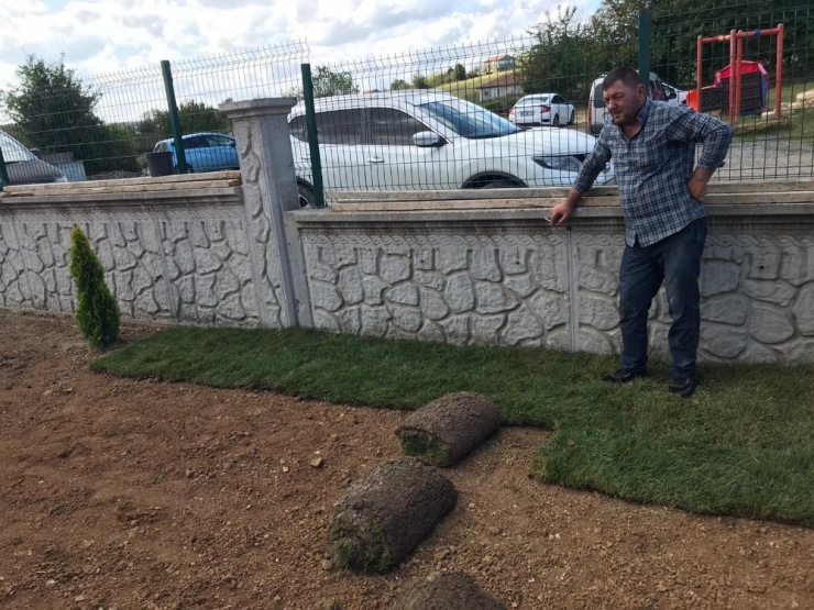 El Ele Verip Okullarının Çevresini Güzelleştirdiler