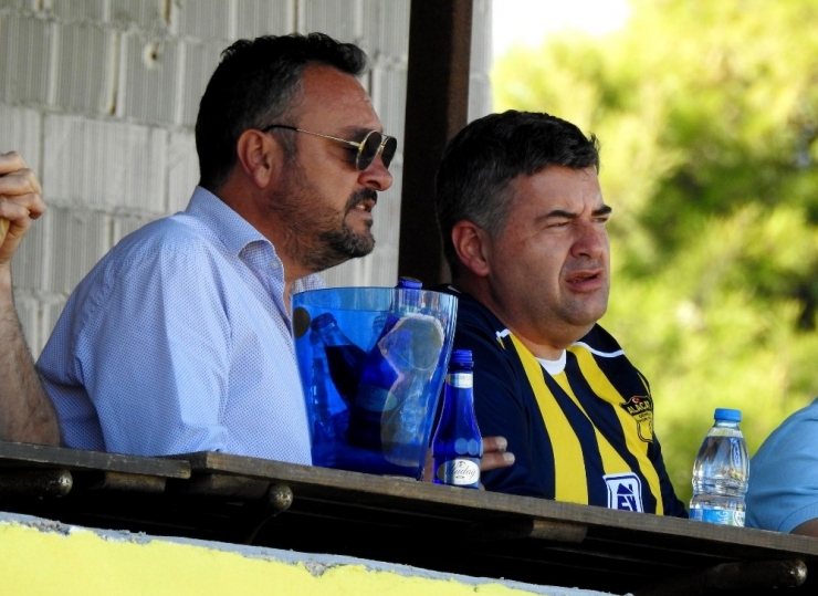 Çeşme Belediyespor Galibiyetle, Alaçatıspor Mağlubiyetle Başladı