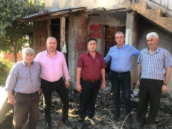 Yanan Ev Kullanılamaz Hale Geldi