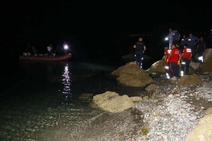 Genç Kız Yüzmek İçin Girdiği Gölde Boğuldu