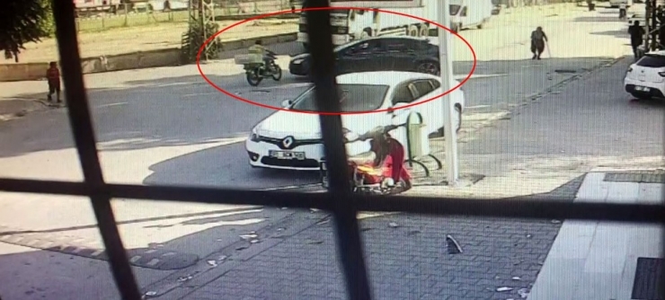 Motosiklet Sürücüsü Otomobile Böyle Çarparak Öldü