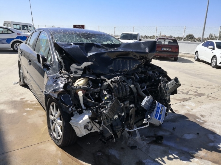 Aksaray’da Otomobil Kamyona Arkadan Çarptı: 2’si Çocuk 4 Yaralı