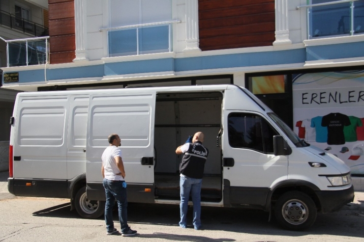 Antalya’da Minibüste Şüpheli Ölüm