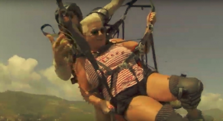 750 Metre Yükseklikten Yere Süratle İnen Paraşütte Panik Anları