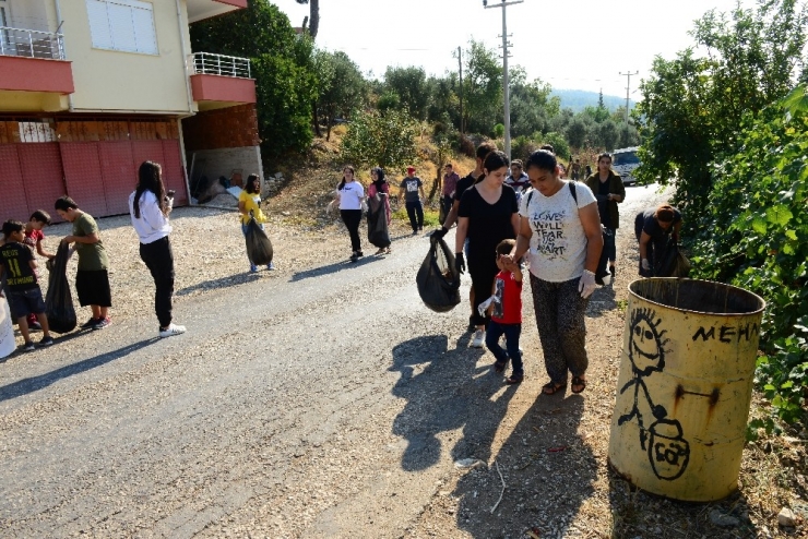 İklim Değişikliğine, Çevre Temizliği Yaparak Dikkat Çektiler
