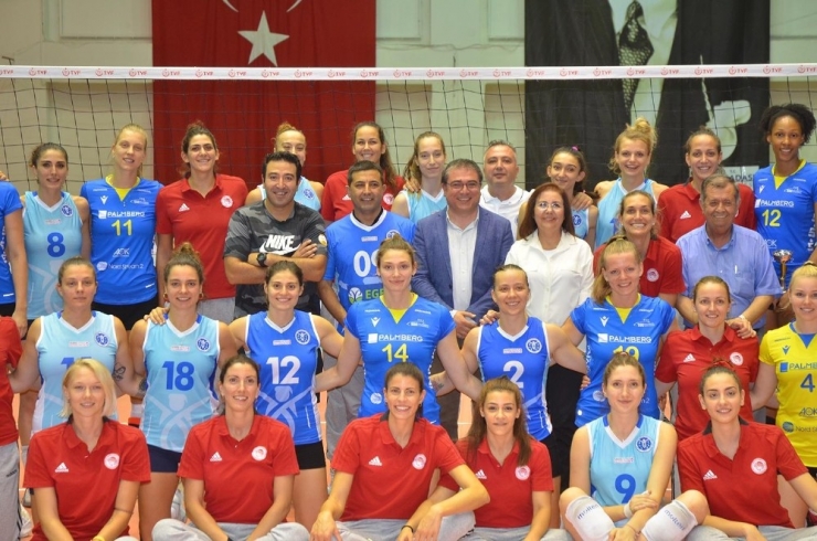 Kuşadası Uluslar Arası Voleybol Turnuvası’nda Dostluk Kazandı