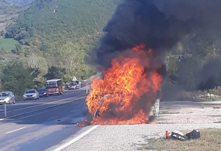 Lüks Araç Alev Topuna Döndü