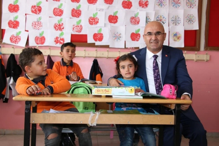 Başkan Altun’dan Öğrencilere Okuma Kitabı