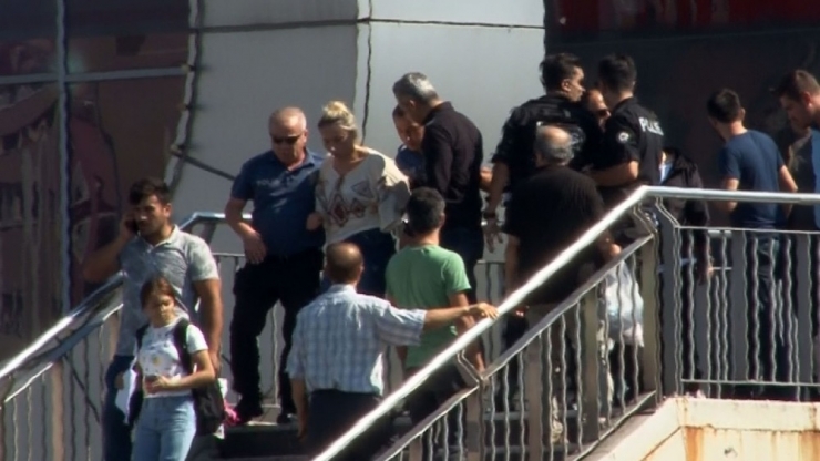 Beylikdüzü Metrobüs Köprüsünde İntihar Girişimi