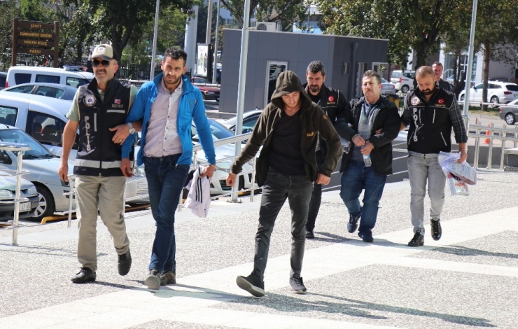 Bolu’da, Keklerin İçine Gizledikleri 225 Gram Uyuşturucu İle Yakalandılar