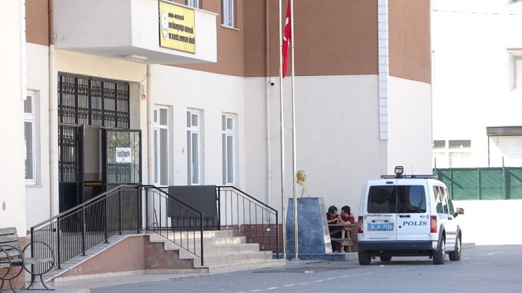 Kantinden Poğaça Yiyen 9 Öğrenci Zehirlendi