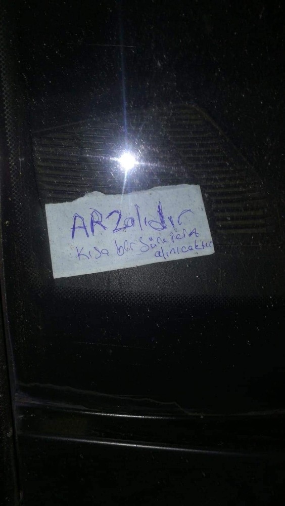 Çaldıkları Arabanın Üzerine Not Yazıp Bıraktılar