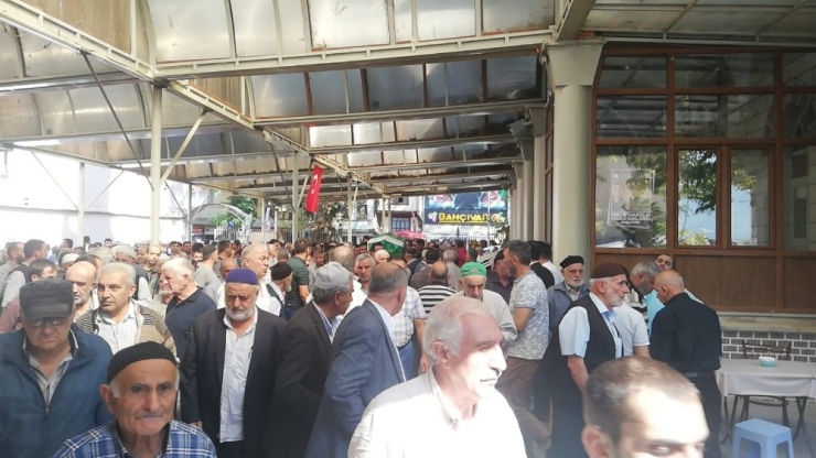 Oyun Oynarken Otomobilin Çarptığı Küçük Çocuk Toprağa Verildi