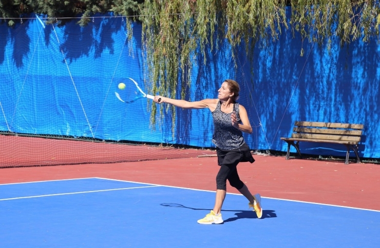 Büyükçekmece’de Tenis Turnuvasına Büyük İlgi