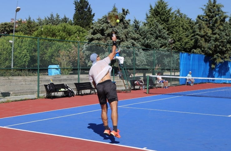 Büyükçekmece’de Tenis Turnuvasına Büyük İlgi