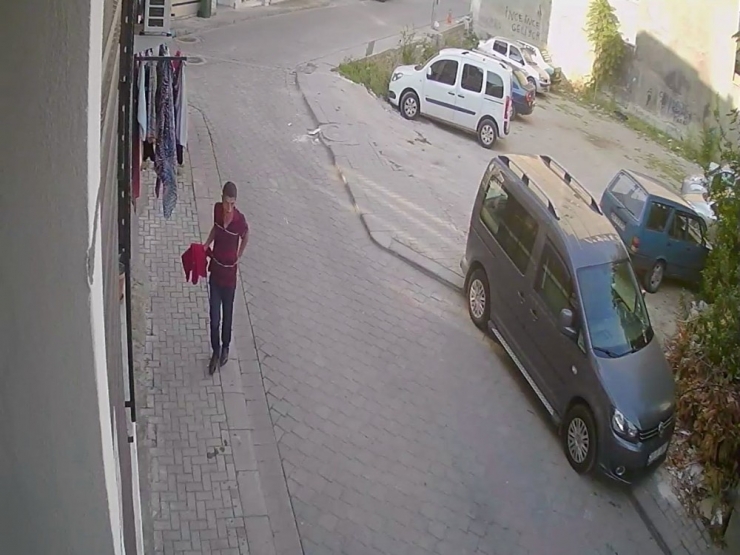 Telde Asılı Okul Üniformasını Çaldı