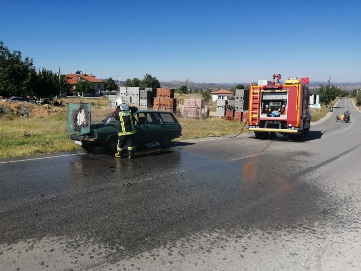 Denizli’de Seyir Halindeki Otomobil Alev Aldı