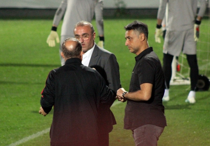 Galatasaray, Psg Maçına Hazır