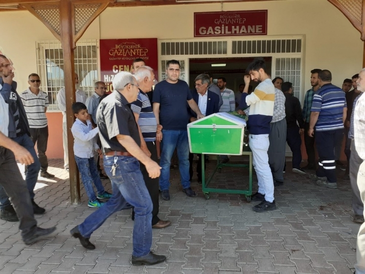 Aracını Park Etmek İsterken Yaşlı Kadına Çarptı: 1 Ölü