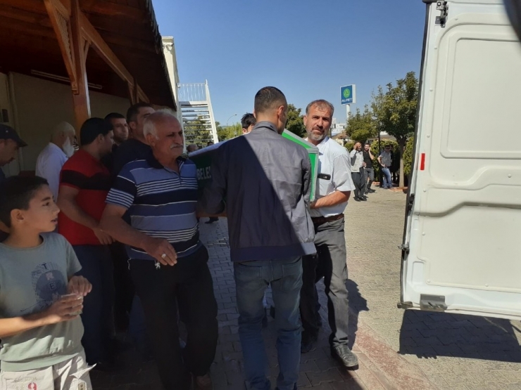 Aracını Park Etmek İsterken Yaşlı Kadına Çarptı: 1 Ölü