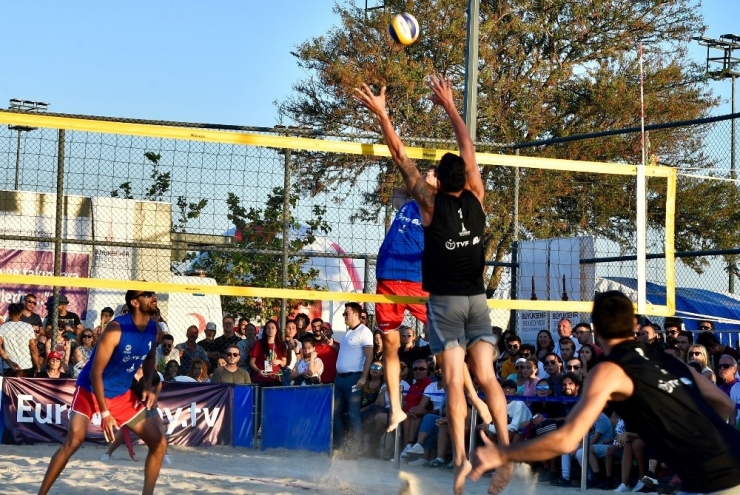 Plaj Voleybolu Balkan Şampiyonasında Zafer Türk Ekiplerin