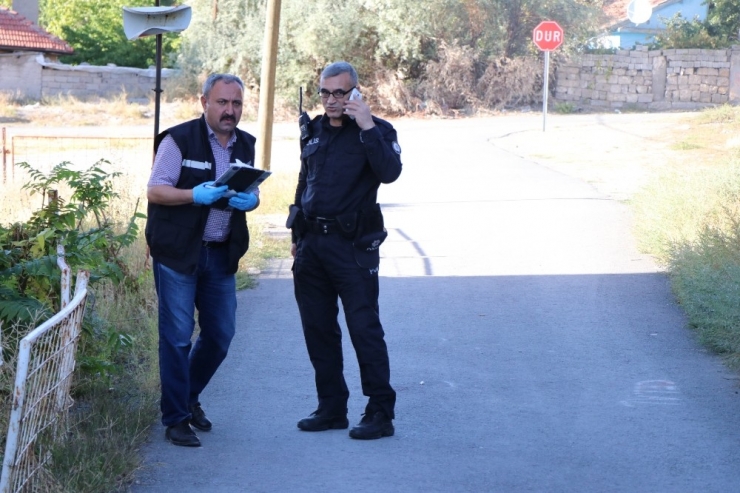 Tartıştığı Eşini Bıçakladı