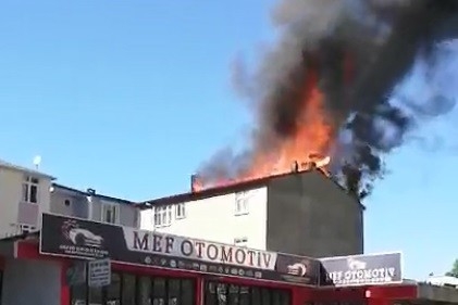 Kocaeli’de Alev Alev Yanan Çatı Küle Döndü