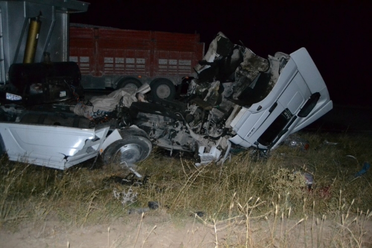 Konya’da Kamyonla Tır Çarpıştı: 1 Ölü, 1 Yaralı