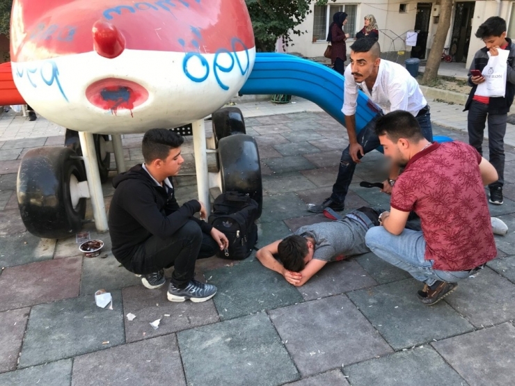 Kütahya’da Lise Öğrencileri Arasında Bıçaklı Kavga: 2 Yaralı