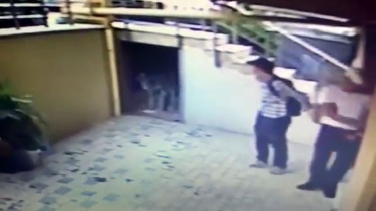 Örümcek Adam Hırsızlar Kamerada