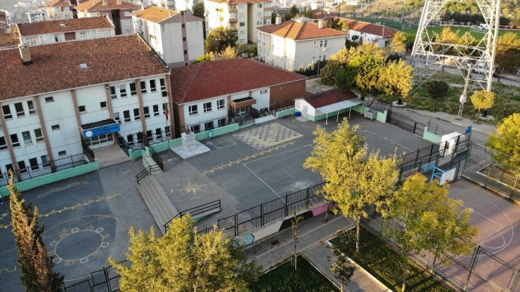 Pendik’te Eğitime Ara Verilerek Boşaltılan Okul Havadan Görüntülendi