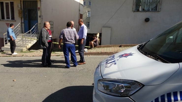 Sancaktepe’de Bir Kadın Kaldırımda Silahla Vurulmuş Halde Bulundu