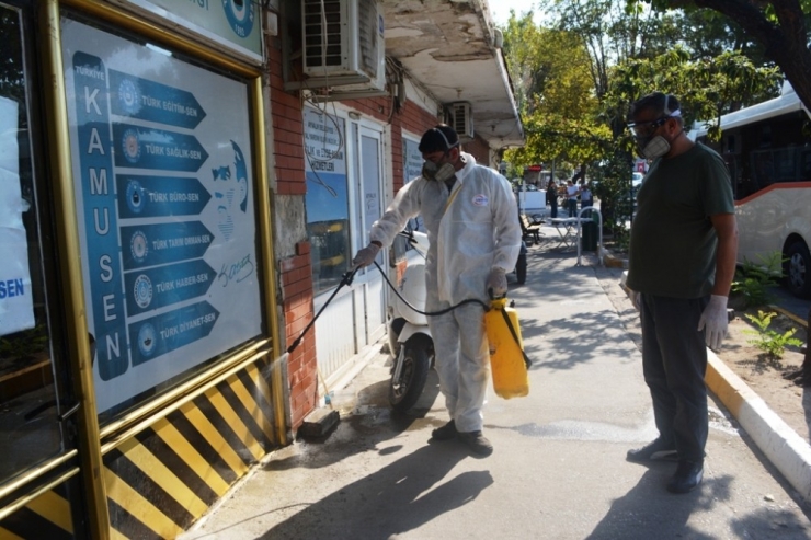 Sokak Hayvanlarından Yayılan Keneler Eski Garaj’ı Bastı İmdada Ayvalık Belediyesi Yetişti