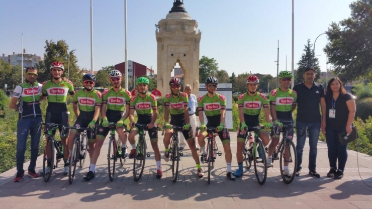 Uluslararası Mevlana Bisiklet Turunun Genel Klasmanında 1. Torku Oldu