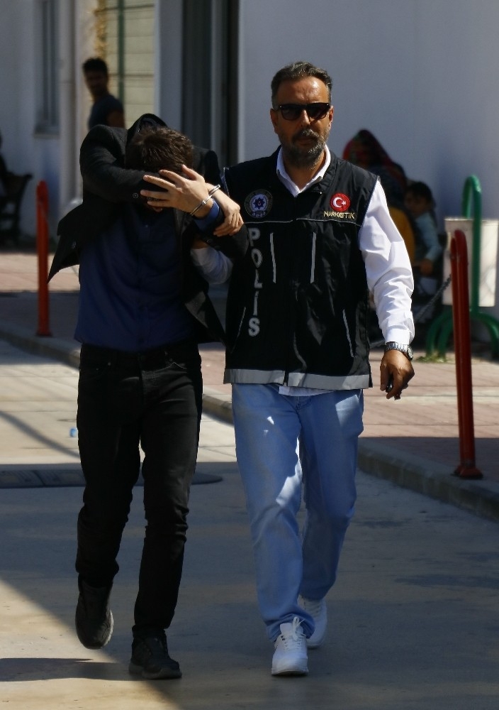 "Oscar" Otomobilin Gizli Bölmesinde 20 Kilo Eroin Buldu