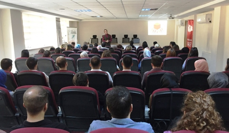 Anadolu Vakfı Yetkilileri Hakkari’de Öğretmen Ve Öğrencilerle Buluştu