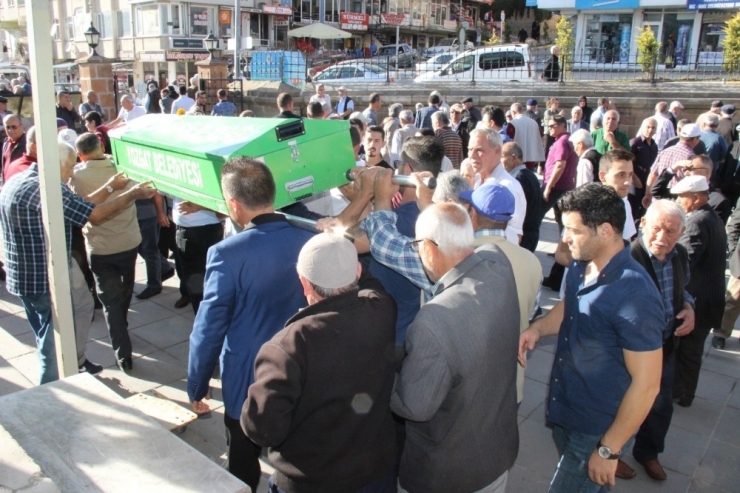 Ankara’daki Otobüs Kazasında Ölen Gürcü Baştürk Toprağa Verildi