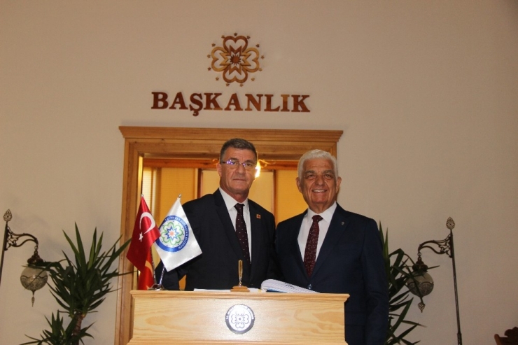 Arnavutluk Avlonya Valisi Başkan Gürün’ü Ziyaret Etti