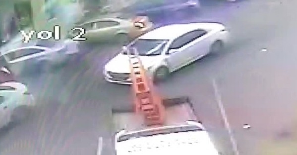 Husumetli Olduğu Şahsa Kurşun Yağdırdı, O Anlar Kameraya Yansıdı