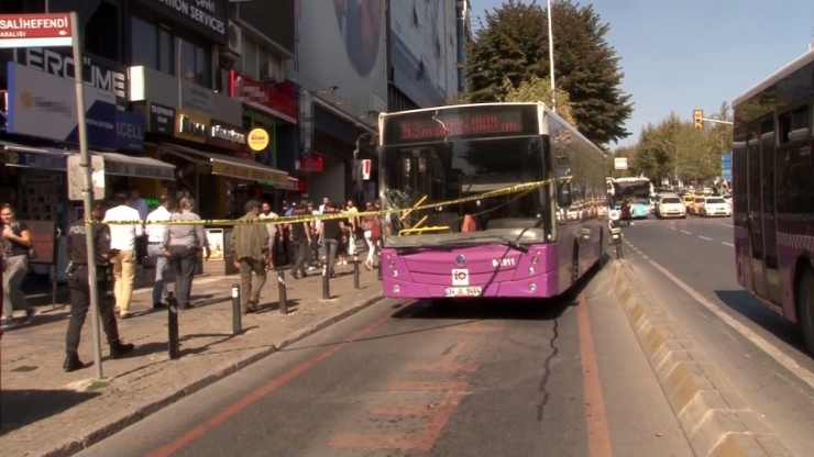 Beşiktaş’ta Durağa Hızlı Girdiği İddia Edilen Özel Halk Otobüsü Üniversite Öğrencisine Çarptı