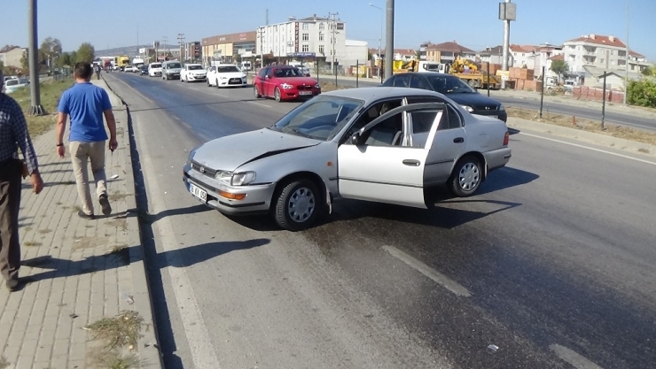 Yola Yağ Döküldü, Araçlar Birbirine Girdi: 1 Yaralı