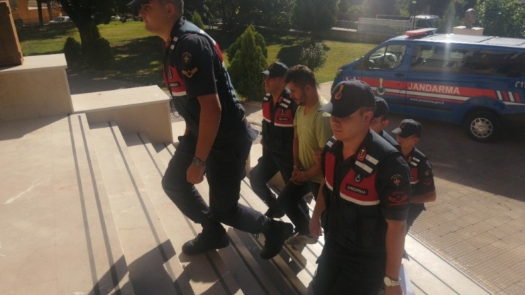 Denizli’de 16 Kilogram Esrarla Yakalanan Şahıs Adliyeye Sevk Edildi