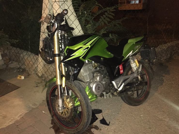 Otomobil İle Motosiklet Çarpıştı: 2 Yaralı