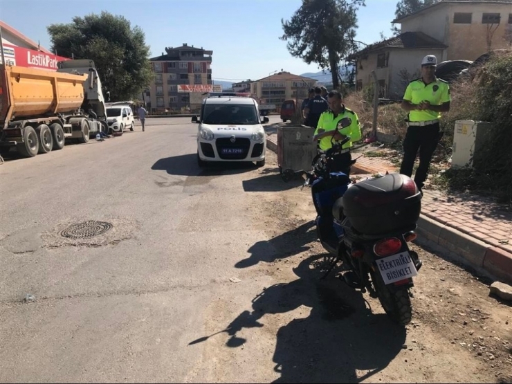 Elektrikli Motosiklet İle Kaza Yapan Sürücü Yaralandı
