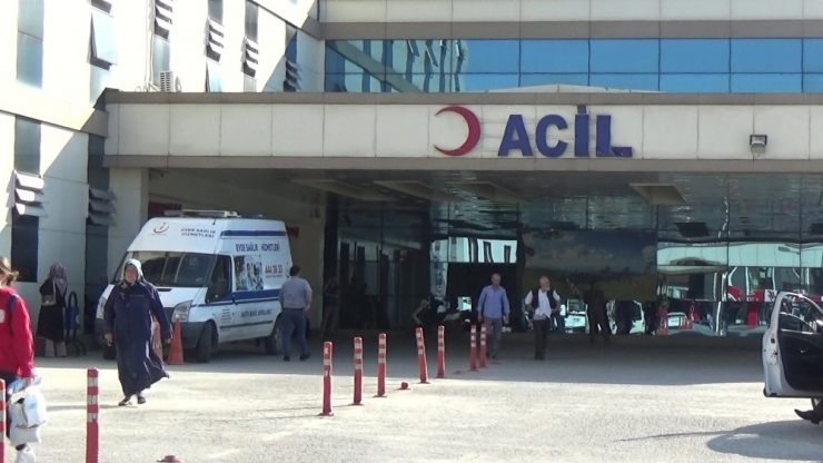 Balkondan Düşen Genç Kız Yaralandı