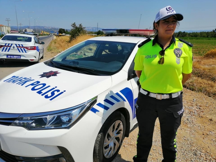 Edremit’te Trafiğe Kadın Eli