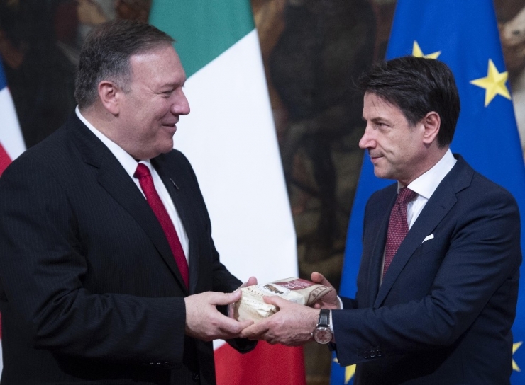 Pompeo’ya İtalya’da Parmesan Peyniri İle Ek Vergi Protestosu