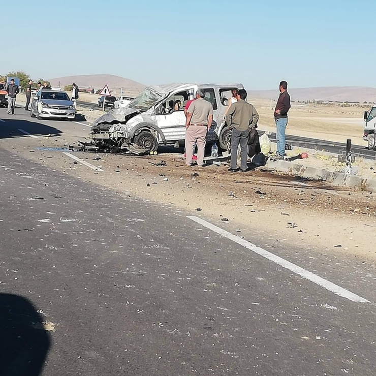 Kamyonetin Takla Attığı Kazadan Yaralı Kurtuldular