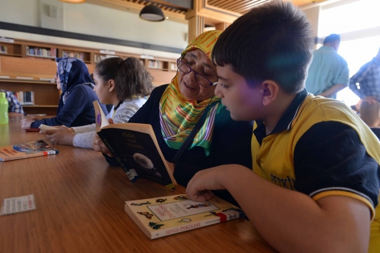 Öğrencilerden Huzurevi Sakinlerine Anlamlı Ziyaret